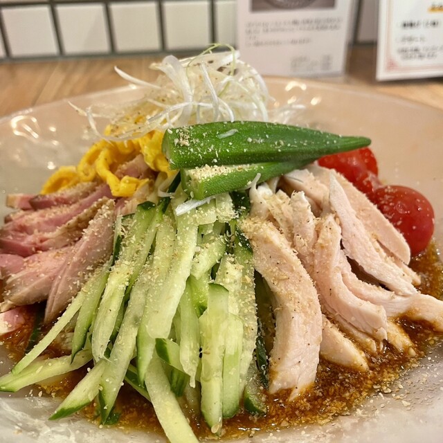 冷たい中華麺を楽しんでください。