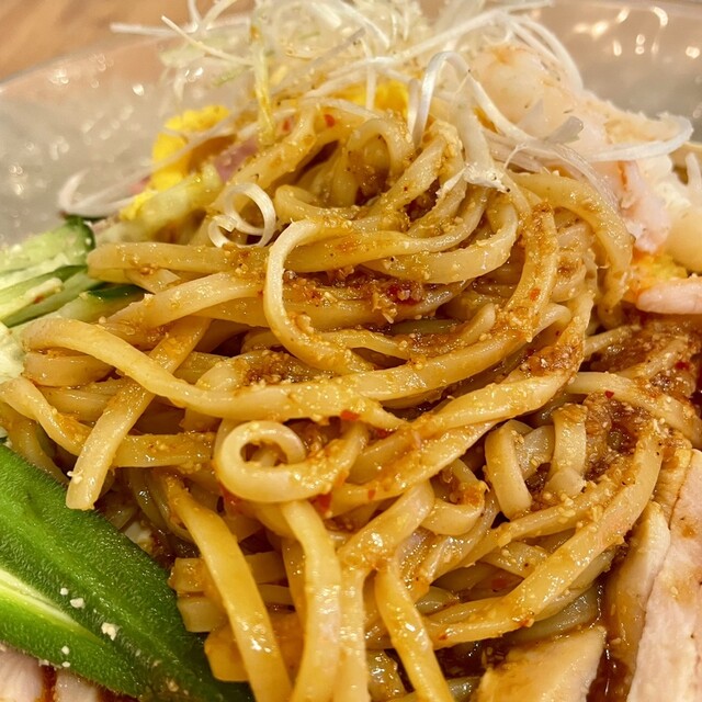 冷たい中華麺を楽しんでください。