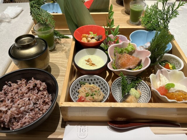 오본 식당 16: 다채로운 색상의 라이스와 맛있는 수양캔에 큰 만족!