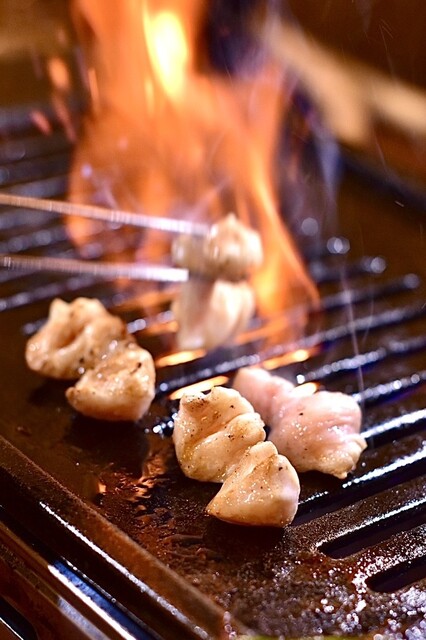 もはや焼鳥ではありません。今のトレンドは「照焼き」です‼️このボリュームたっぷりのメニューが持つ、驚くほどの柔らかな味わいを体験してみてください…⁉️