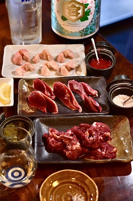 もはや焼鳥ではありません。今のトレンドは「照焼き」です‼️このボリュームたっぷりのメニューが持つ、驚くほどの柔らかな味わいを体験してみてください…⁉️