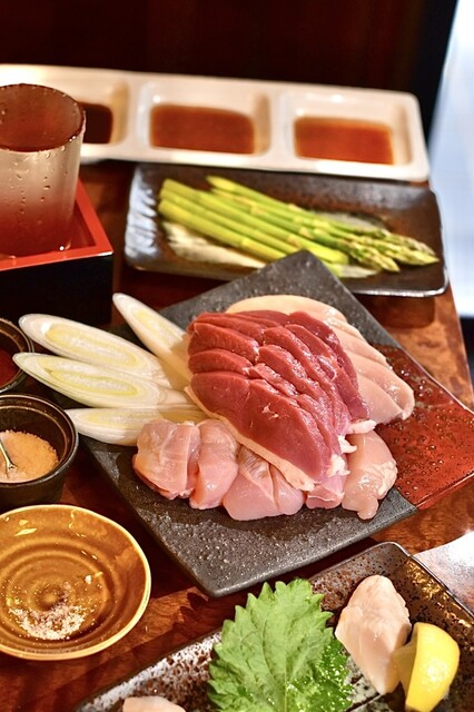 もはや焼鳥ではありません。今のトレンドは「照焼き」です‼️このボリュームたっぷりのメニューが持つ、驚くほどの柔らかな味わいを体験してみてください…⁉️