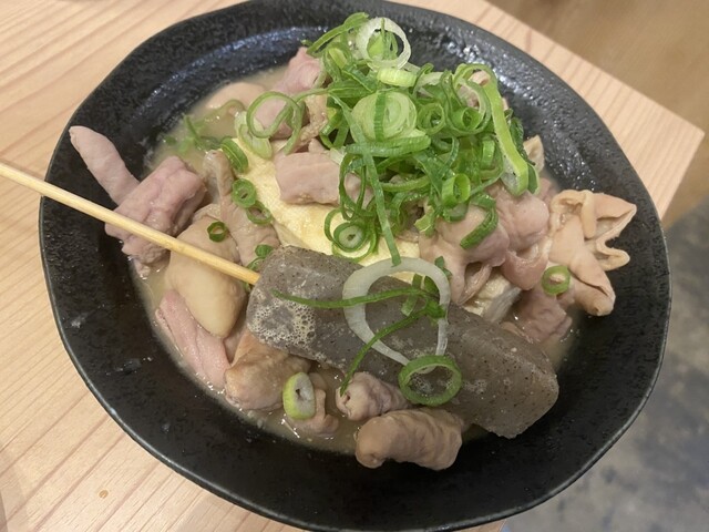 京阪京都・京橋にある人気居酒屋「ニク」や「鳥が生きている酒場 新ツルマツつ」で、美味しい肉料理や特別料理を楽しみましょう。