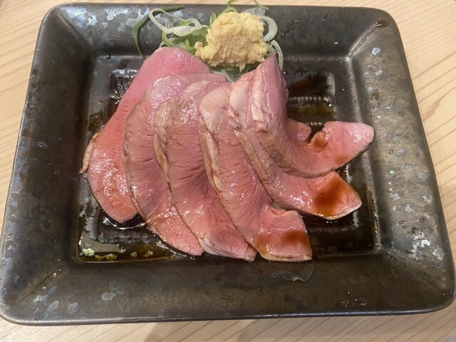 京阪京都・京橋にある人気居酒屋「ニク」や「鳥が生きている酒場 新ツルマツつ」で、美味しい肉料理や特別料理を楽しみましょう。