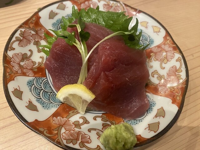 京阪京都・京橋にある人気居酒屋「ニク」や「鳥が生きている酒場 新ツルマツつ」で、美味しい肉料理や特別料理を楽しみましょう。