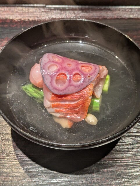 Akutsuで味わう、大胆でありながら繊細なシーフード体験