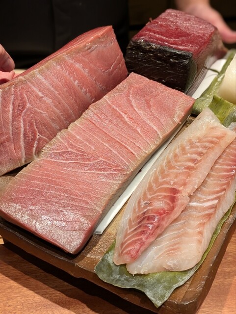 Akutsuで味わう、大胆でありながら繊細なシーフード体験