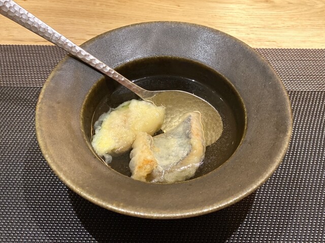 맛있는 요리에 무료 플로어가 더해져 7,700엔이라는 가격은 정말 특별합니다 (๑>◡<๑)