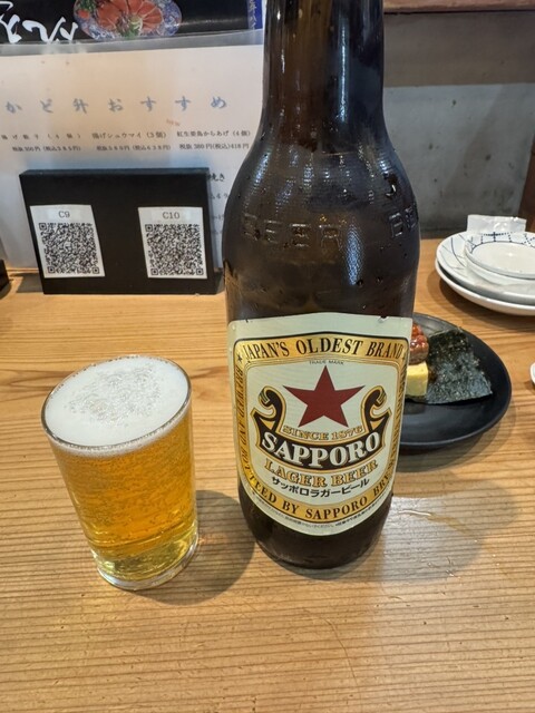 Enjoy a drink during daytime on Oshin Amida-dori.