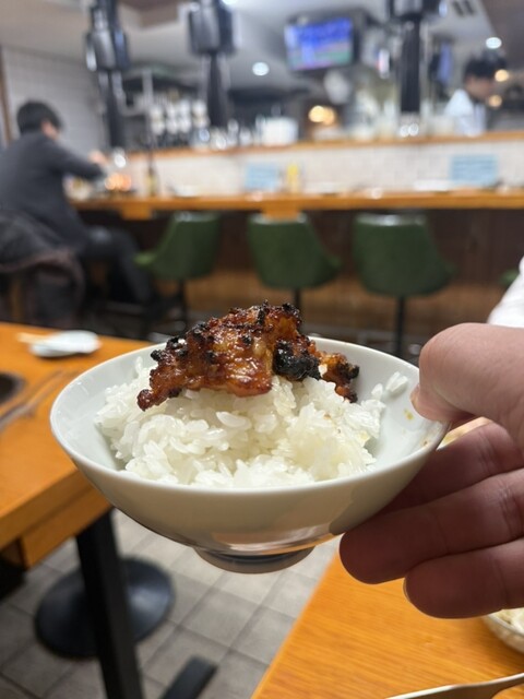 “석불 홀몬 × 은샤리… 후쿠시마에는 너무 위험한 가게가 있었다.”