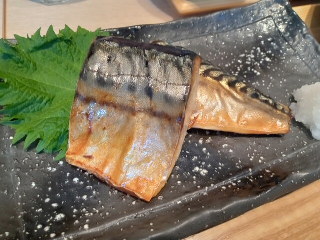추천! 점심도 저녁밥도, 맛있는 냄비에 담긴 갓 지은 밥입니다.