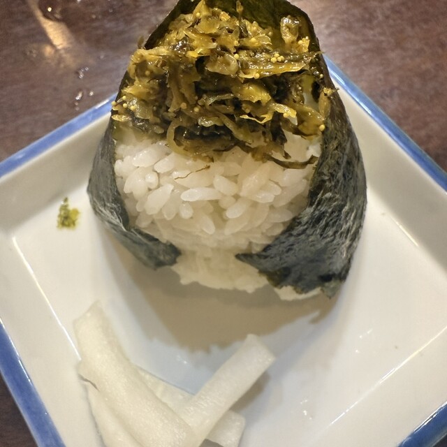 튀긴 칩카츠와 도테야키로 풍성하게 차려진 오사카점