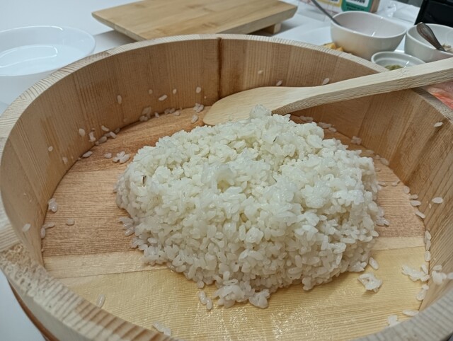 처음으로 경험하는 스시 만들기 체험