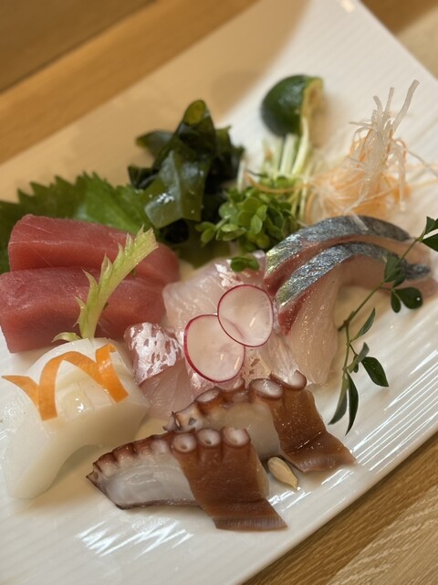 이 오징어 요리는 맛있습니다 \(//∇//\)