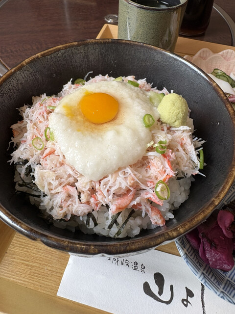 鬼ヶ城温泉駅の目の前にある、カニを専門とする必見の日本料理店!
