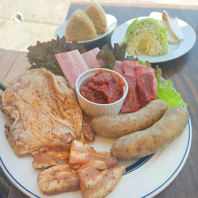 부드러운 파도 소리를 BGM으로, 아기처럼 BBQ를 즐기세요.