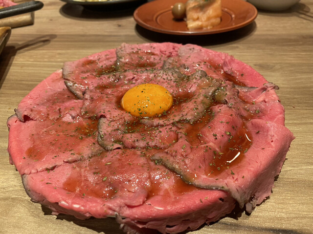 A restaurant where you can enjoy cheese and meat dishes that truly stand out, along with a satisfying all-you-can-eat meal.