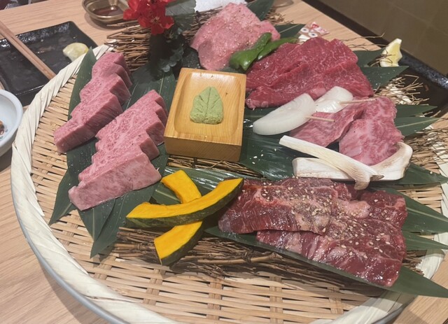 전좌개실의 고급 바베큐집