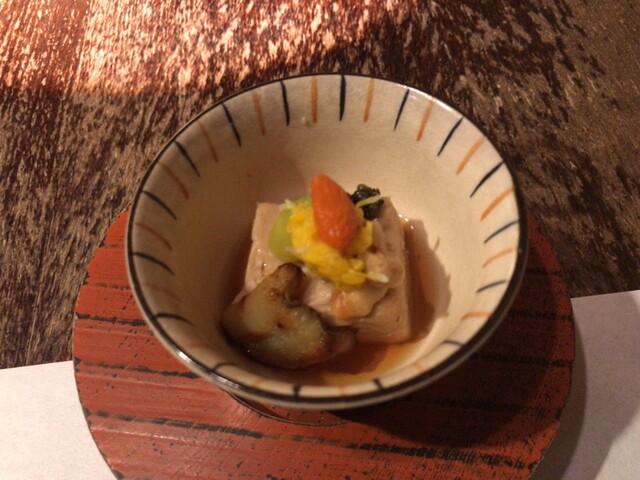 Famous dish of scallop, local vegetable dishes, and seasonal fish enhance the taste of "Monthly Hira Course" (6,600 yen).