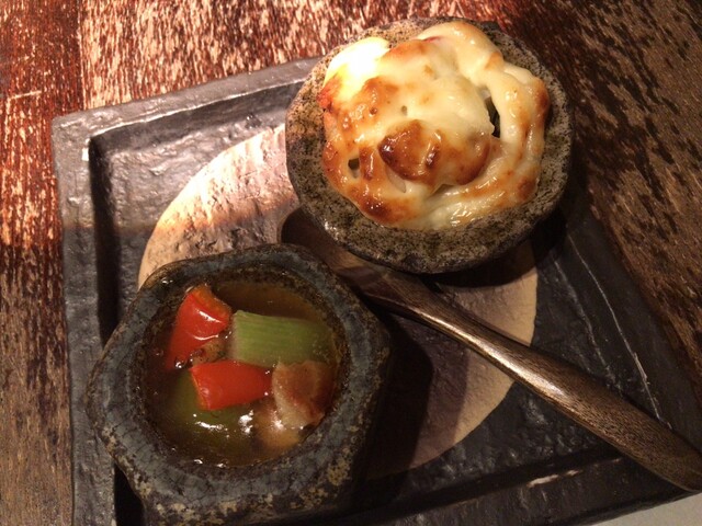 Famous dish of scallop, local vegetable dishes, and seasonal fish enhance the taste of "Monthly Hira Course" (6,600 yen).