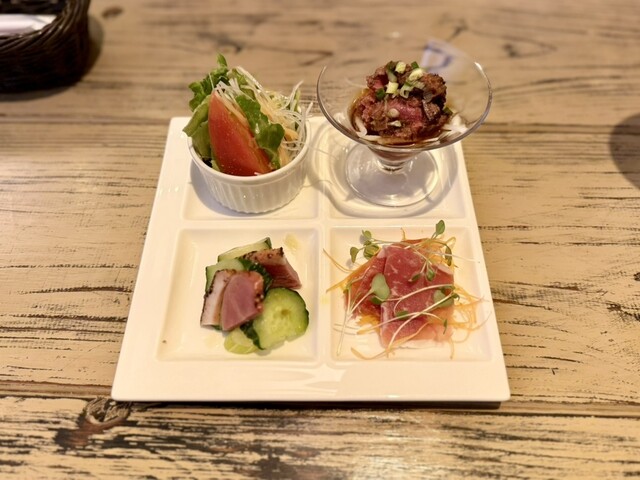 Only on weekends and holidays – limited lunch menu