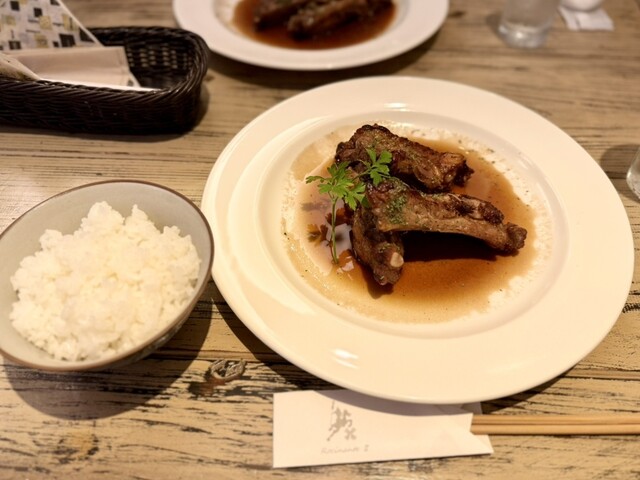 Only on weekends and holidays – limited lunch menu