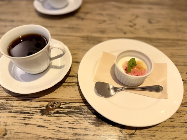 Only on weekends and holidays – limited lunch menu