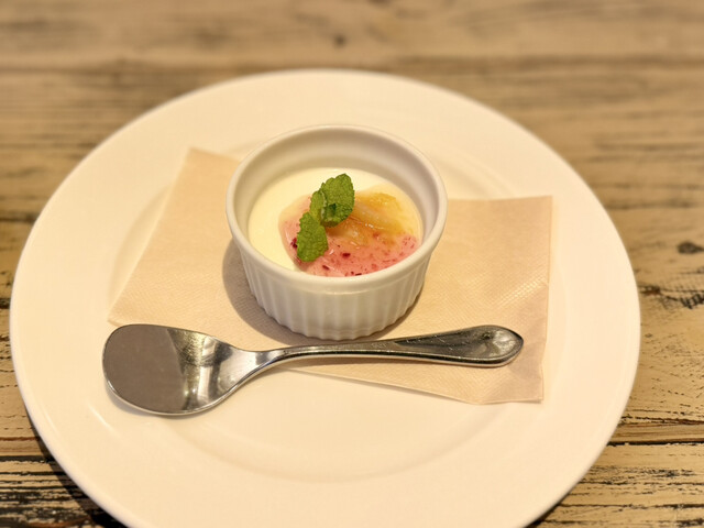 Only on weekends and holidays – limited lunch menu