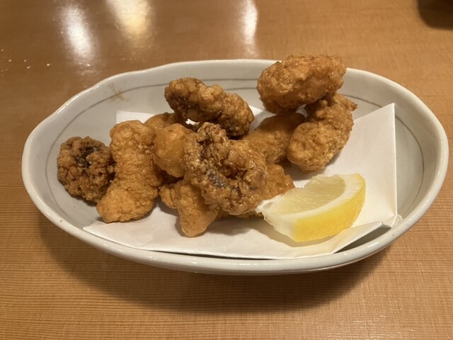 美味しくて手頃な価格の店舗で、常に多くの客で賑わっています。