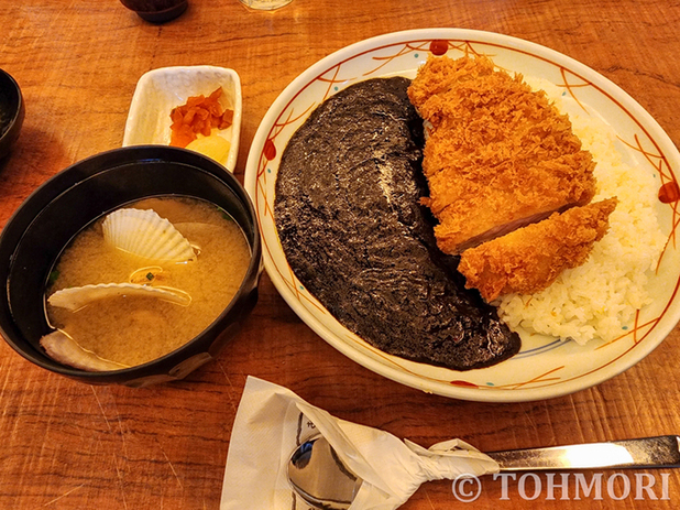 【福岡・原田】スパイスの風味がしっかりした博多黒カレーに、サクサクのロースカツ! | 遠森一郎の「ゆるっと写真雑記」
