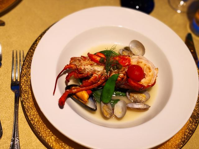 福岡で最も美しい景色を楽しみながらのフランス料理は、まさに至福のひと時でした。