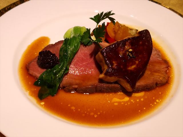 福岡で最も美しい景色を楽しみながらのフランス料理は、まさに至福のひと時でした。