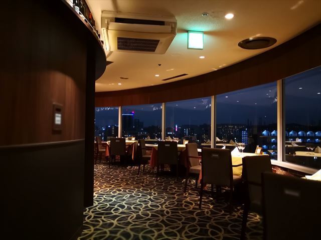 福岡で最も美しい景色を楽しみながらのフランス料理は、まさに至福のひと時でした。
