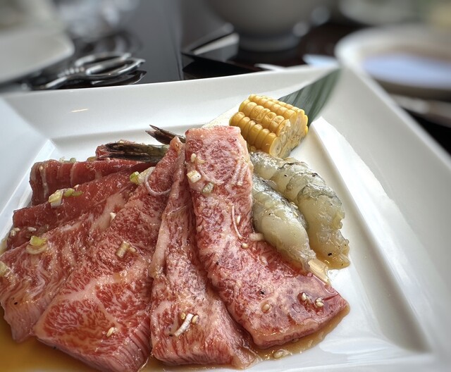 高品質で美味しい肉だけでなく、美味しいサイドディッシュやサラダもある、満足のいくランチです。