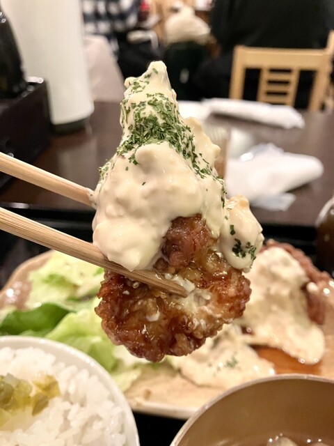 【3日本風チキンナンバンセット】ミックスユースビル内でのランチや日中の飲食に最適です。
