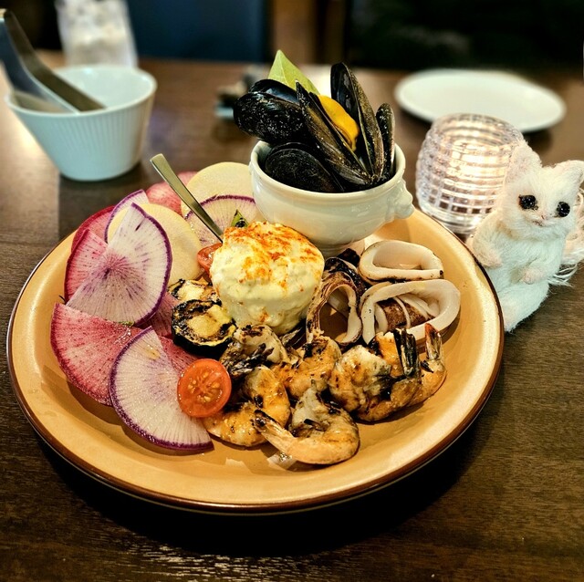 생선과 해산물을 중심으로 한 프랑스 요리를 맛보았는데, "마그로의 우나지"가 정말 맛있었습니다!