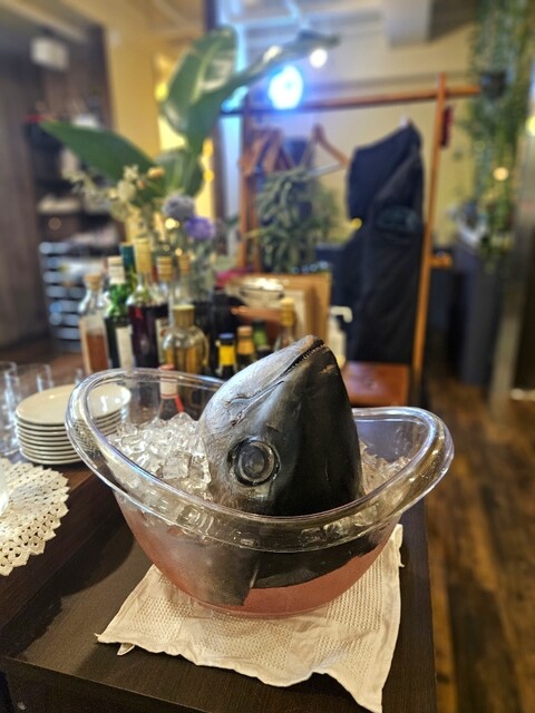 생선과 해산물을 중심으로 한 프랑스 요리를 맛보았는데, "마그로의 우나지"가 정말 맛있었습니다!