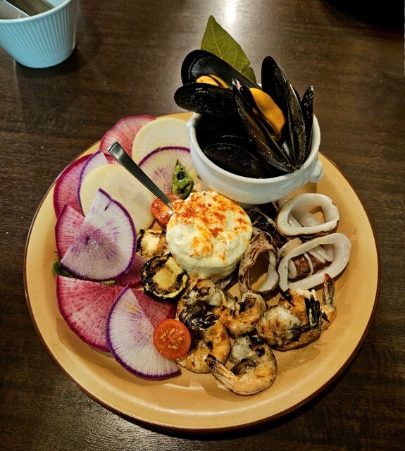 생선과 해산물을 중심으로 한 프랑스 요리를 맛보았는데, "마그로의 우나지"가 정말 맛있었습니다!