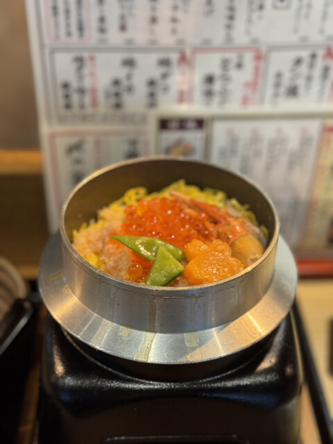 【豪華な牛タンと地元の魚の宴!日本風の味わいで極上の釜めしと逸品料理を楽しむ】
