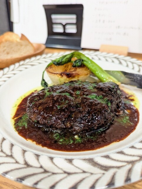 シャワー通りで生まれた!ホテルで訓練を受けたシェフによる心温まる西洋料理♪