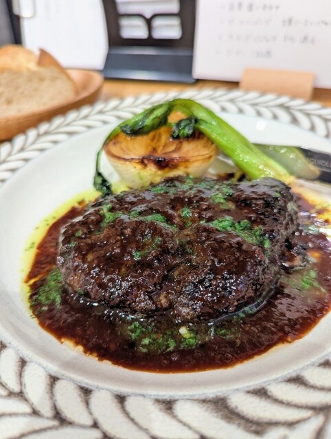 シャワー通りで生まれた!ホテルで訓練を受けたシェフによる心温まる西洋料理♪
