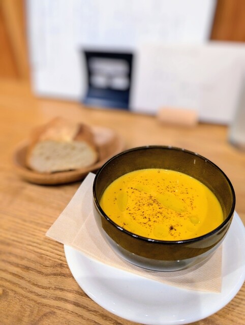 シャワー通りで生まれた!ホテルで訓練を受けたシェフによる心温まる西洋料理♪
