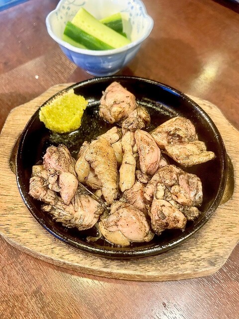 이곳은 마사카와의 전통 요리를 맛볼 수 있는 모모철 그룹의 세 번째 매장입니다! 진정한 돌 오븐 피자를 추천합니다!