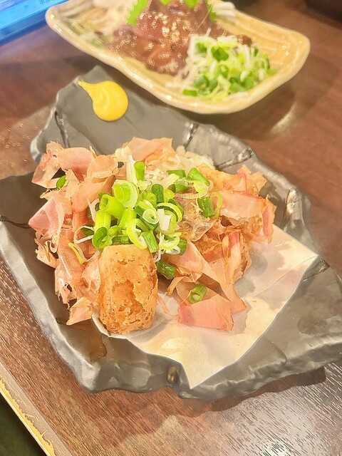 이곳은 마사카와의 전통 요리를 맛볼 수 있는 모모철 그룹의 세 번째 매장입니다! 진정한 돌 오븐 피자를 추천합니다!