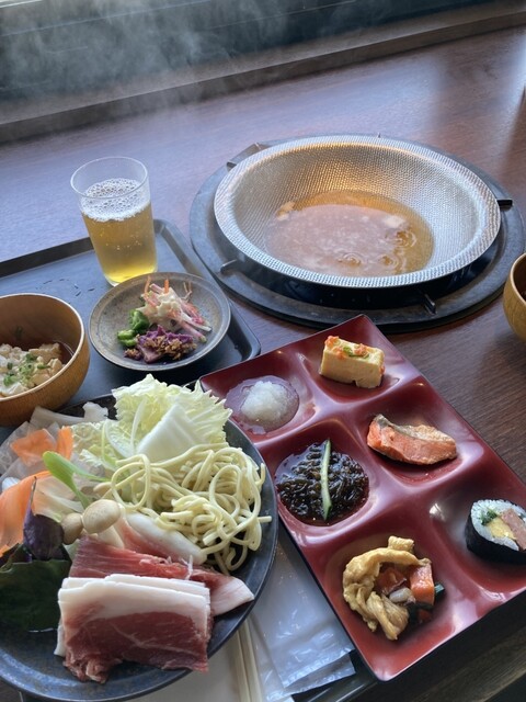 아침 식사는 아구 돼지의 샤브샤브입니다.